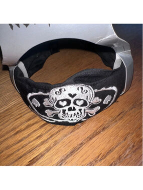 NOS Vintage Y2K Hot Topic Embroidered Skull/Crossbones Black/White Headband